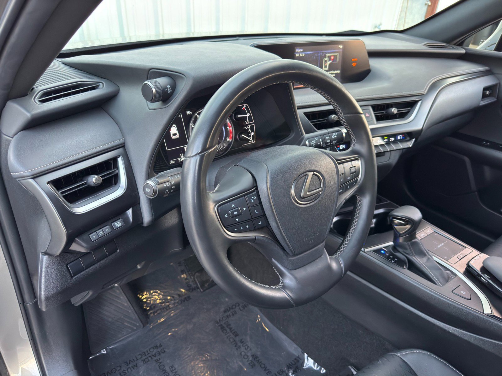 Used 2022 Lexus UX 200 image 11