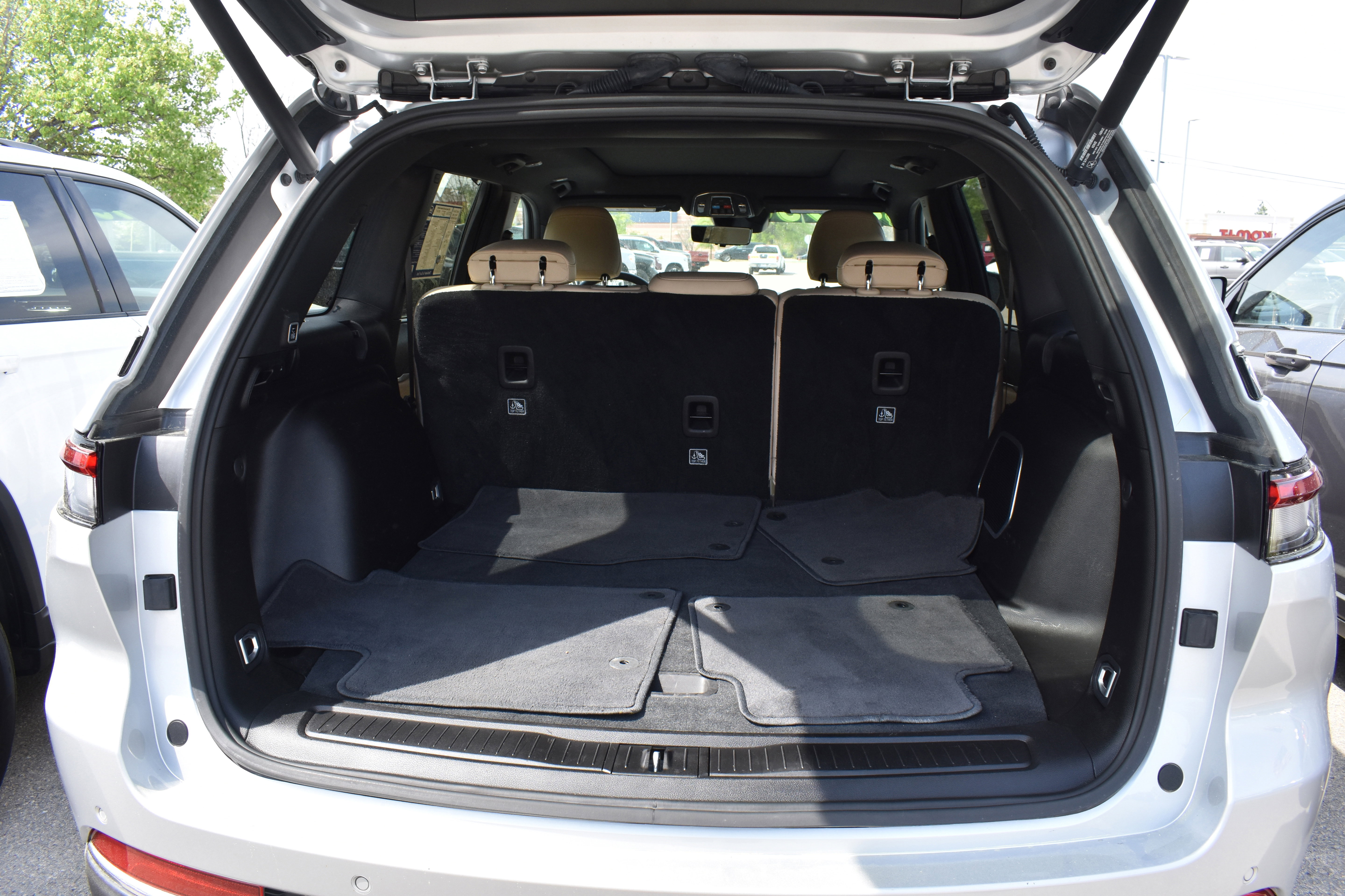 Used 2025 Jeep Grand Cherokee Limited w/ Luxury Tech Group II image 35