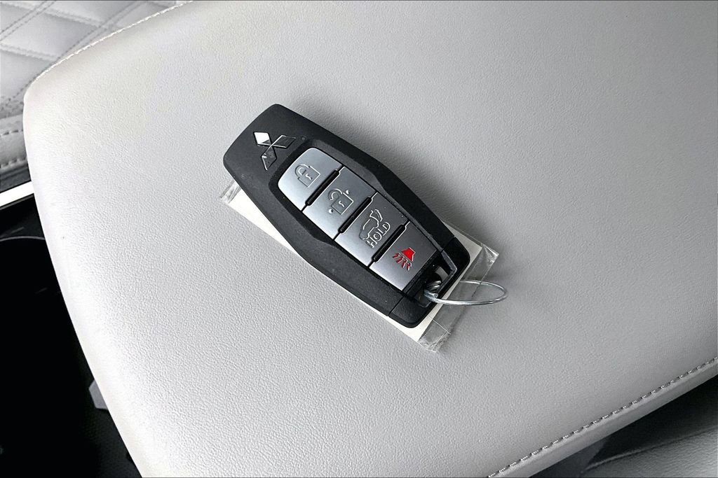 Used 2024 Mitsubishi Outlander SEL image 11