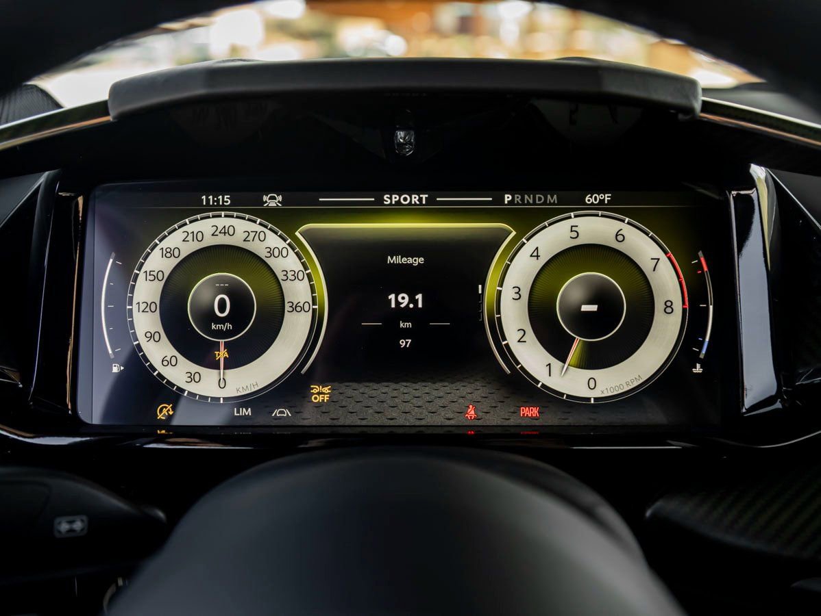 Used 2025 Aston Martin V8 Vantage Coupe image 6