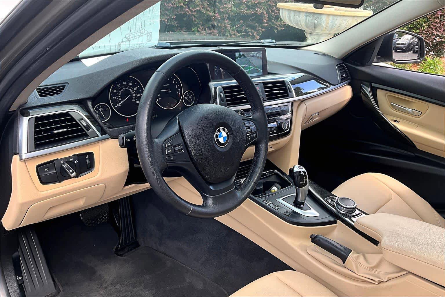 Used 2017 BMW 320i Sedan RWD image 18