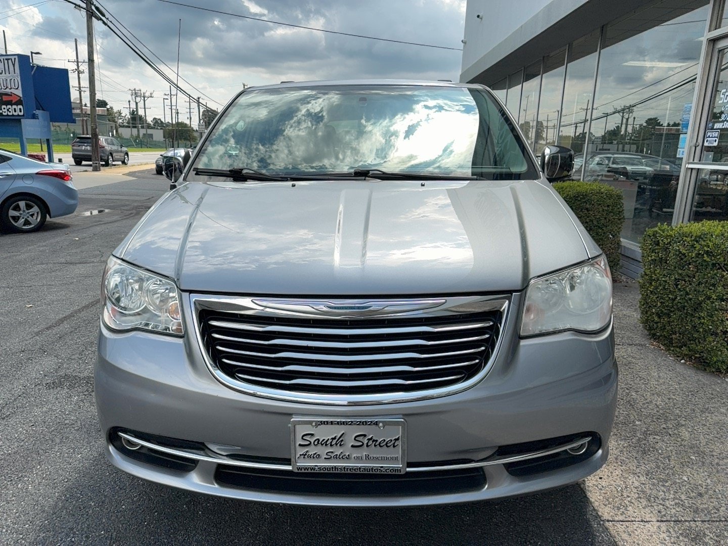Used 2014 Chrysler Town & Country Touring-L w/ Driver Convenience Group FWD image 28