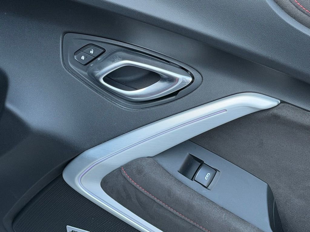 Used 2019 Chevrolet Camaro ZL1 RWD image 33