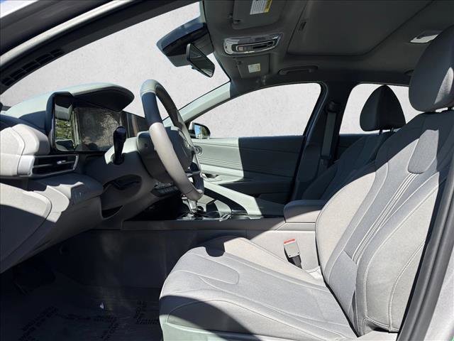 Used 2025 Hyundai Elantra SEL FWD image 11