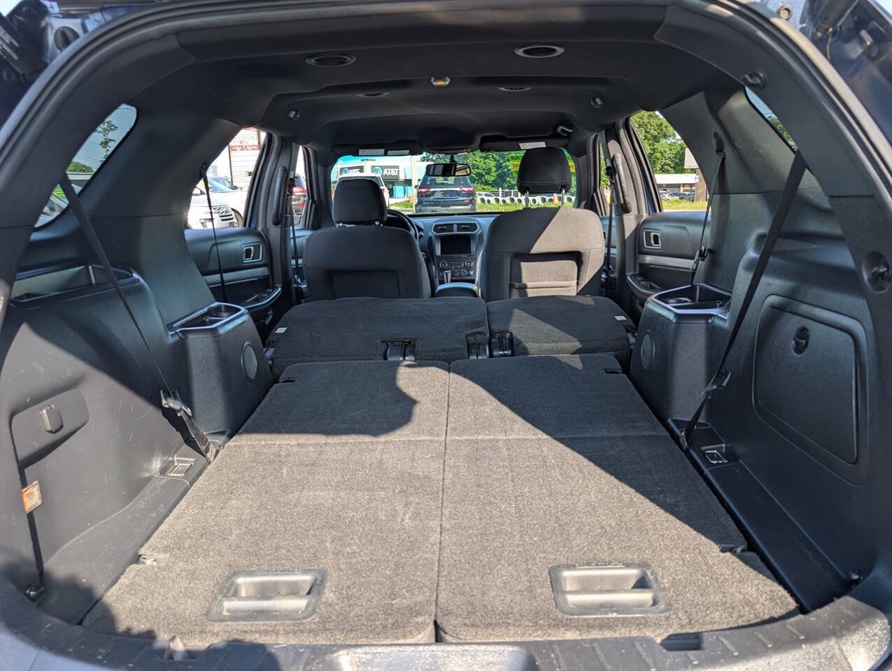 Used 2017 Ford Explorer XLT w/ Equipment Group 201A AWD/4WD image 21