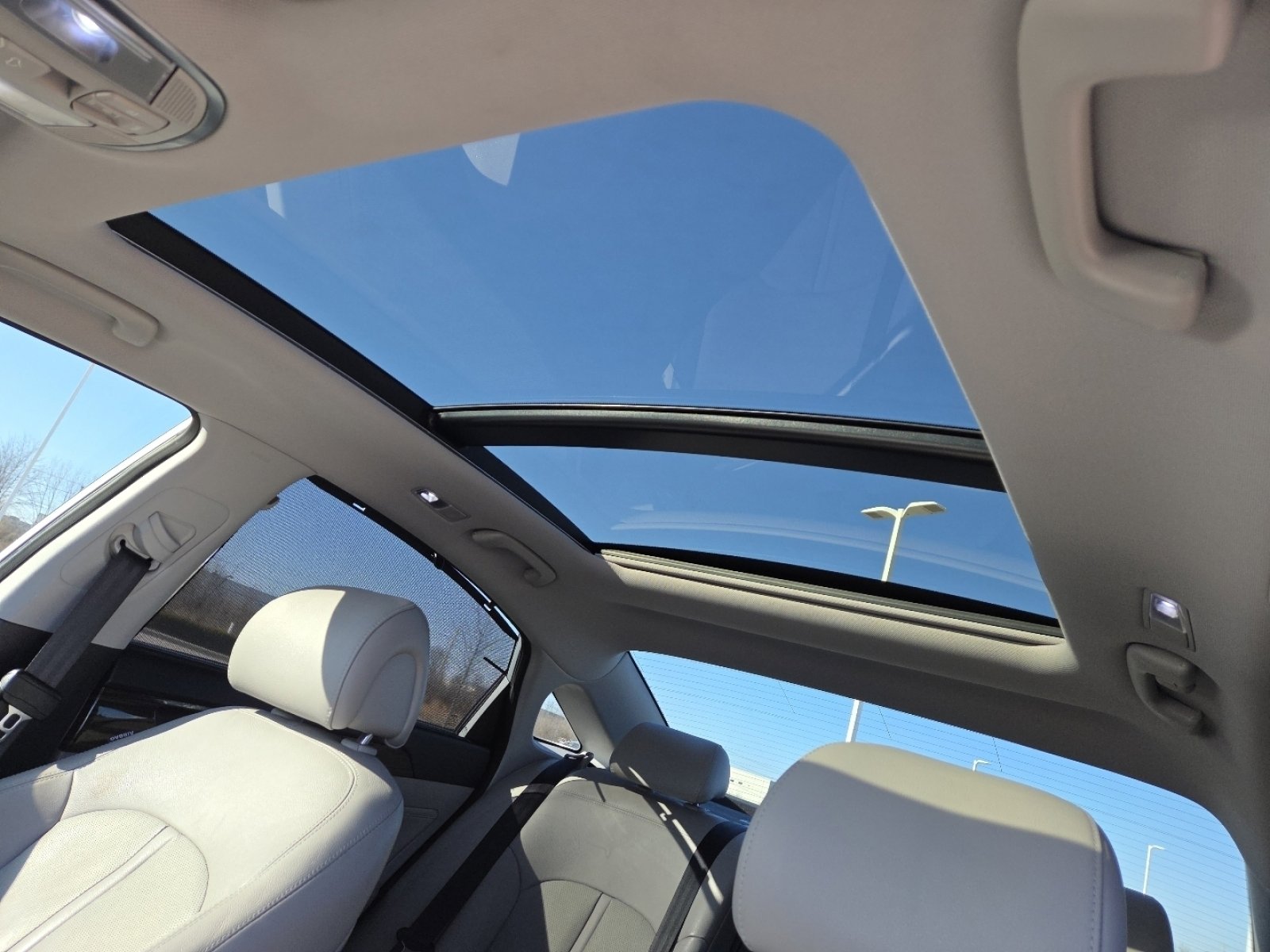 Used 2016 Hyundai Sonata Limited w/ Option Group 02 image 4