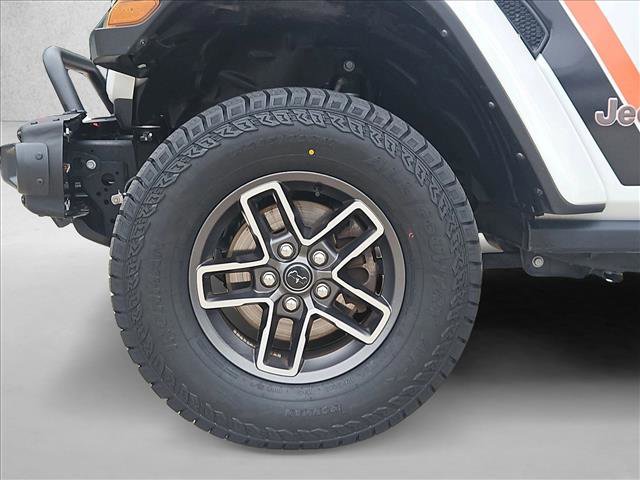 Used 2024 Jeep Gladiator Mojave AWD/4WD image 22
