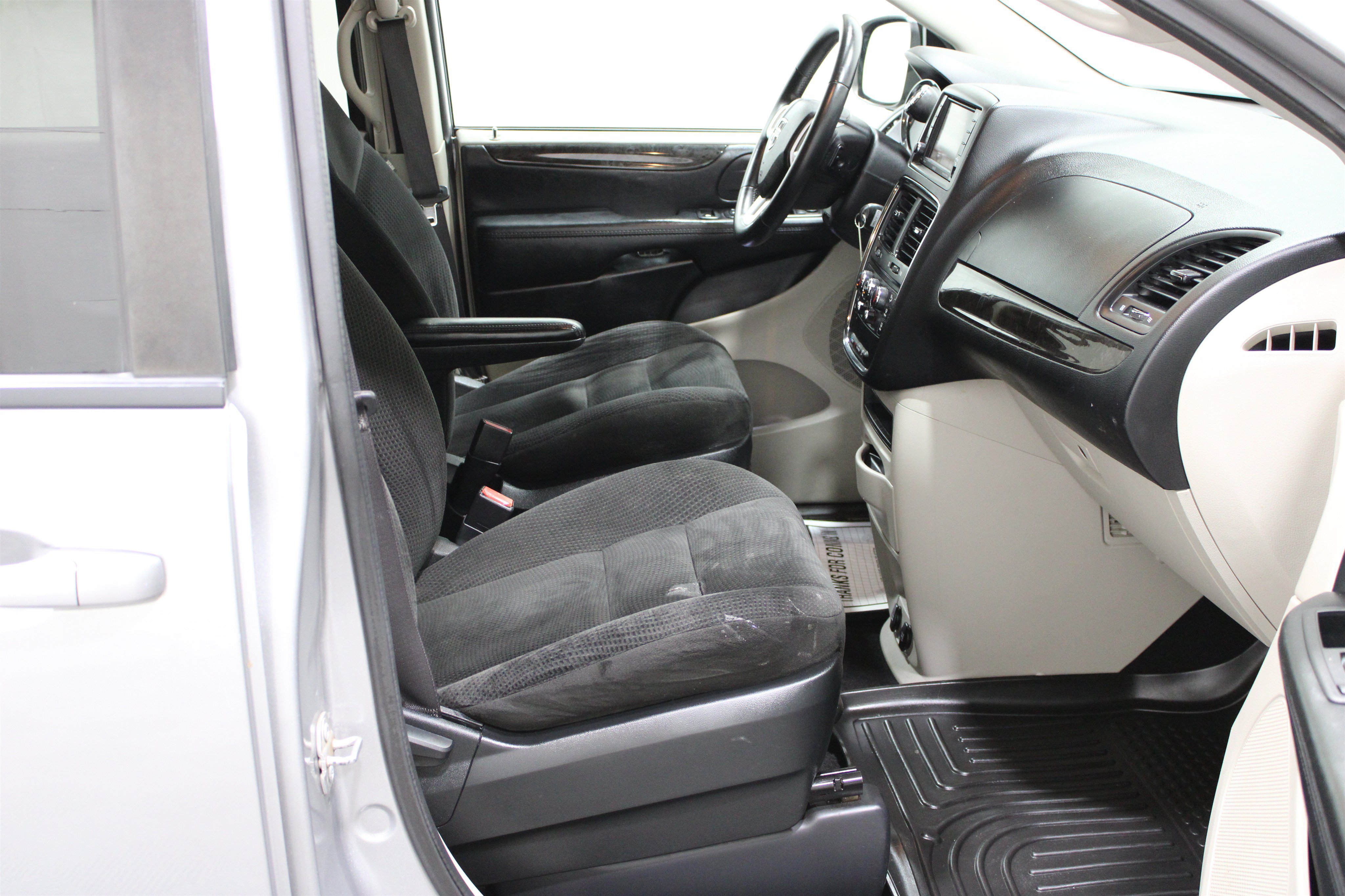 Used 2017 Dodge Grand Caravan SE w/ Power Window Group FWD image 23