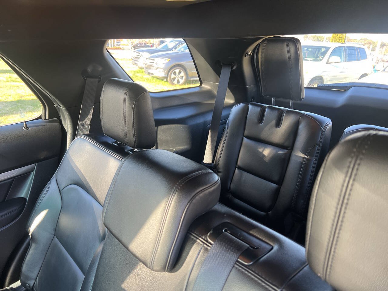 Used 2018 Ford Explorer XLT w/ Equipment Group 202A AWD/4WD image 21