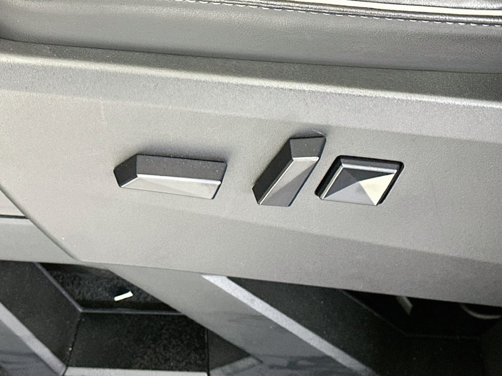 Used 2024 Tesla Cybertruck AWD Crew Cab image 21
