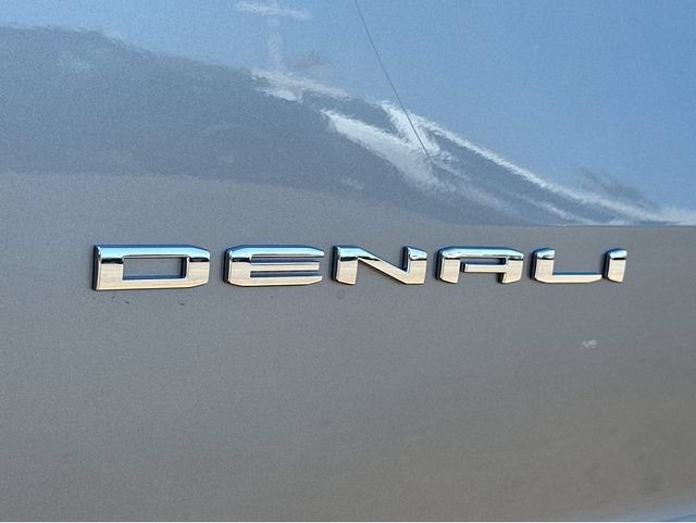 New 2026 GMC Acadia Denali Ultimate w/ LPO, Floor Liner Package AWD/4WD image 16