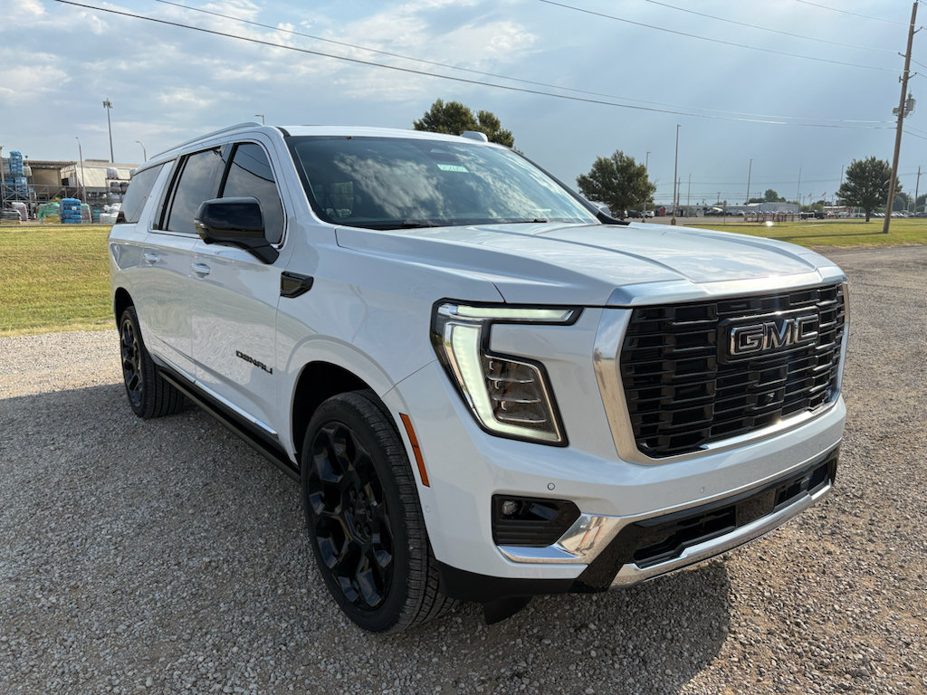 New 2026 GMC Yukon XL Denali w/ Denali Reserve Package AWD/4WD image 3