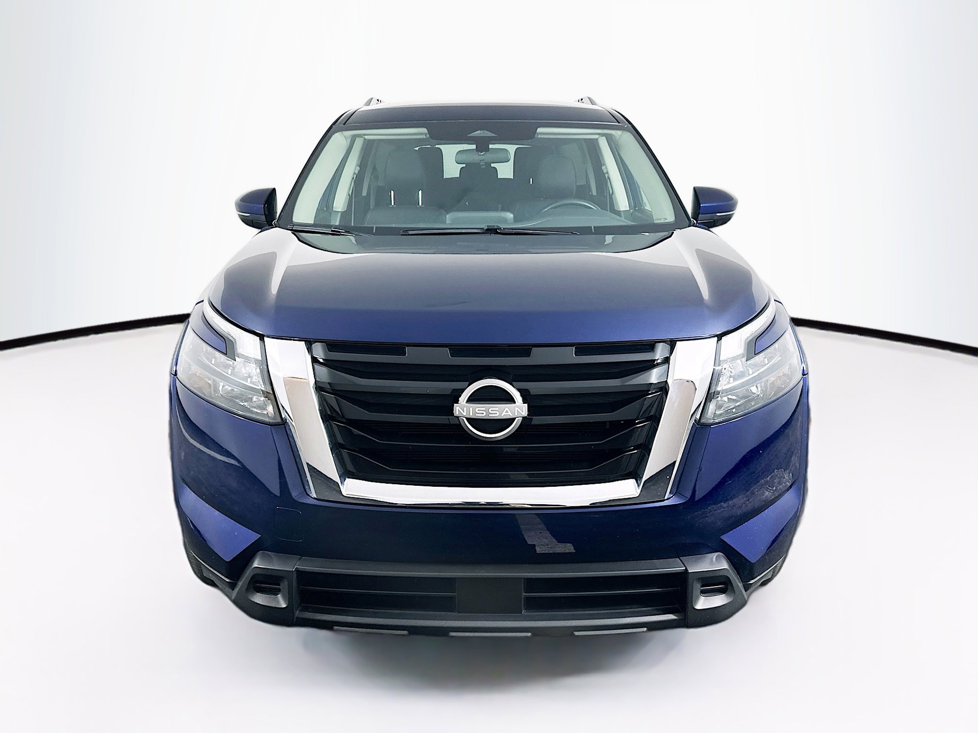 Used 2025 Nissan Pathfinder SV FWD image 2