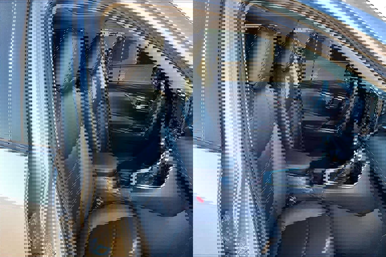 Used 2021 Toyota RAV4 XLE Premium w/ Carpet Mat Package (TMS) image 13