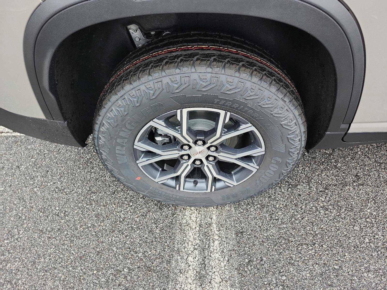 New 2026 GMC Acadia AT4 image 5