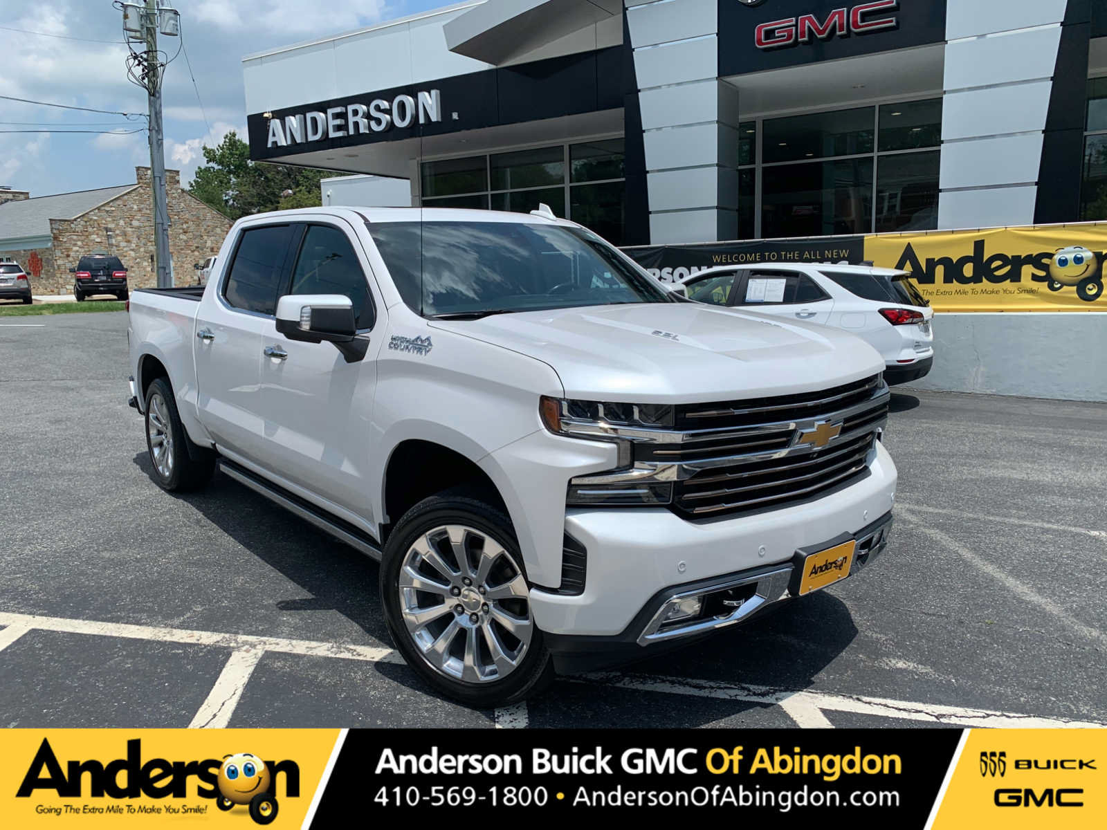 Used 2019 Chevrolet Silverado 1500 High Country w/ Technology Package AWD/4WD image 1