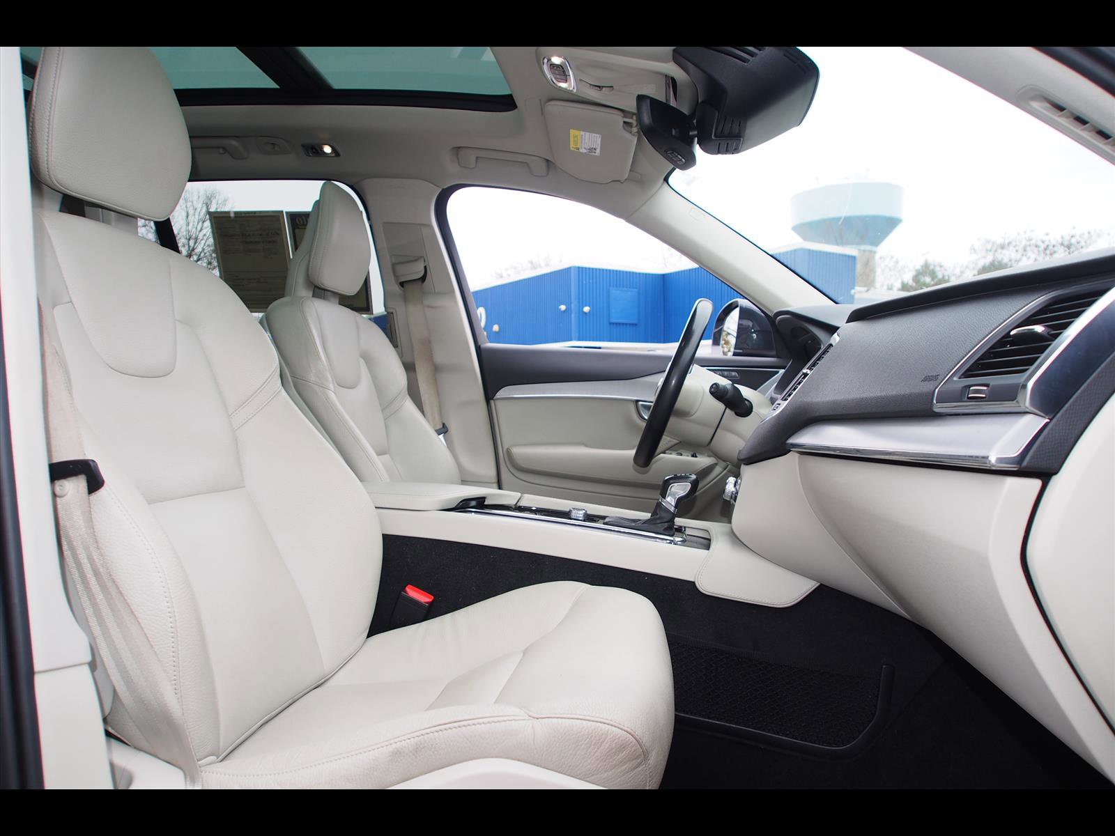 Used 2021 Volvo XC90 T5 Momentum w/ Climate Package image 11