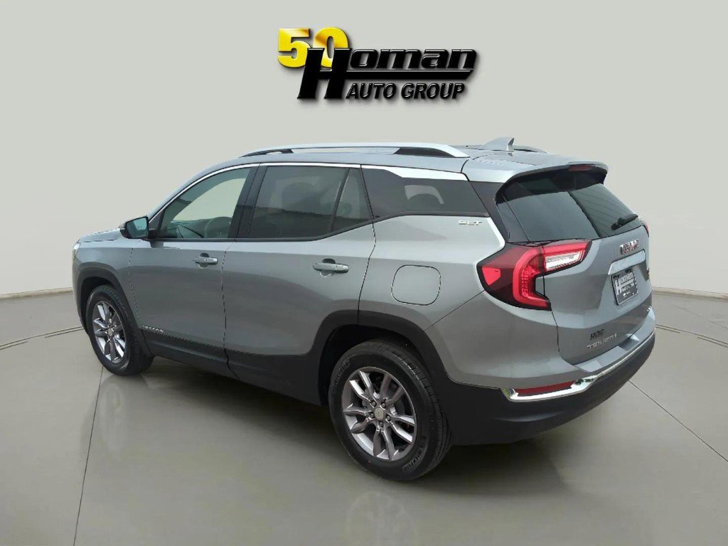 Used 2024 GMC Terrain SLT image 3