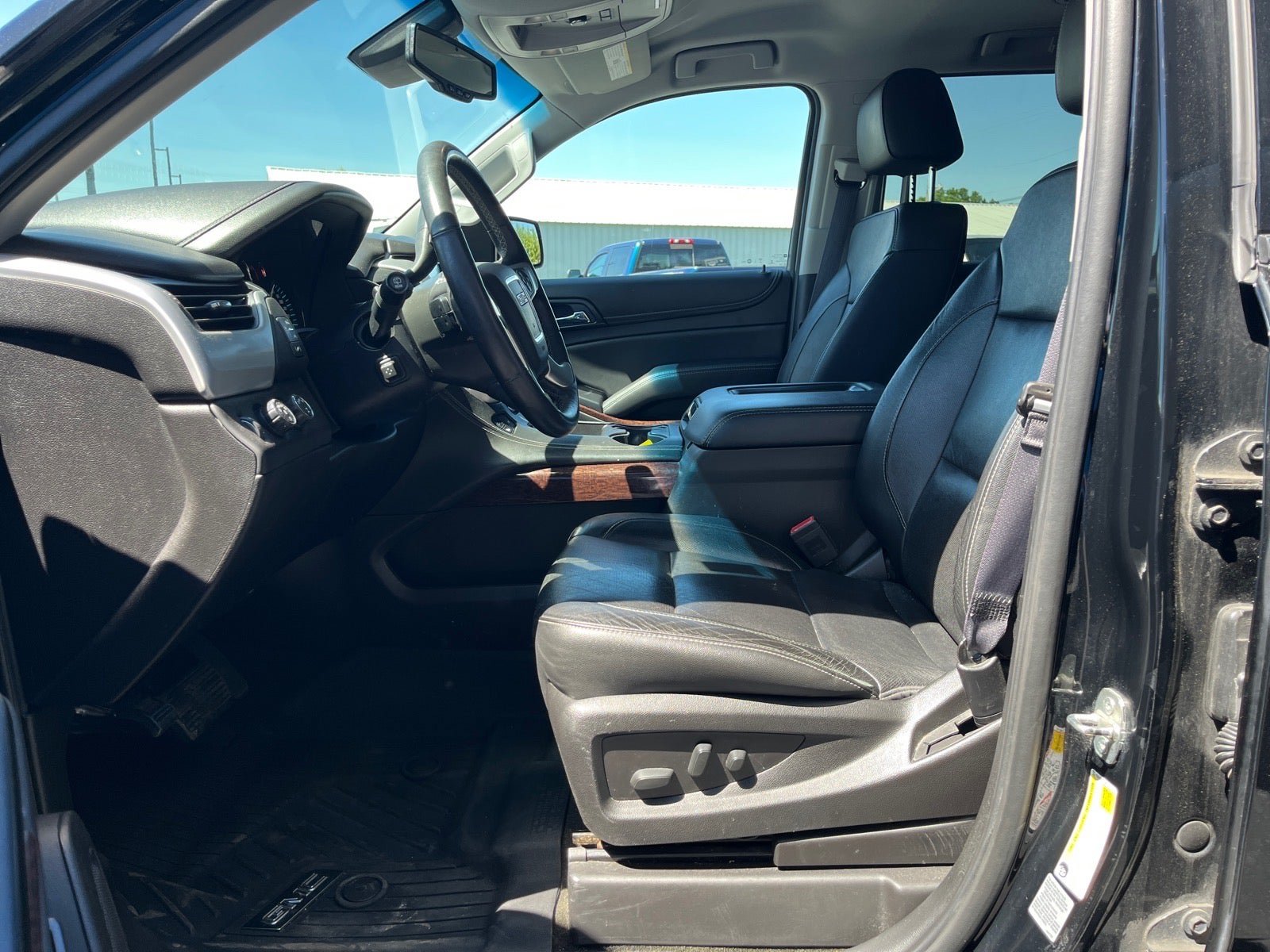 Used 2017 GMC Yukon SLT AWD/4WD image 19