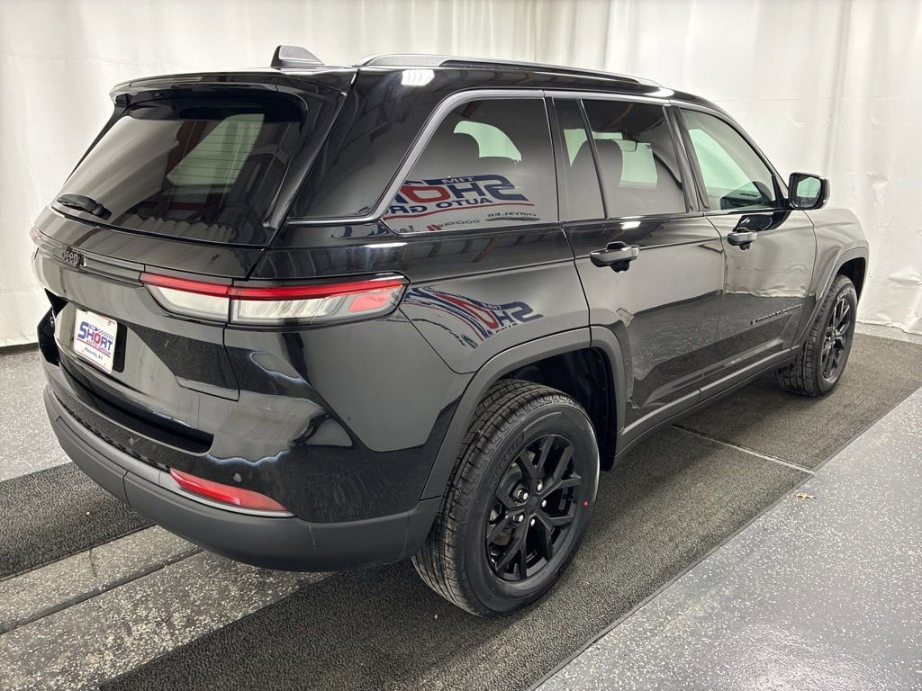 New 2026 Jeep Grand Cherokee Altitude AWD/4WD image 4