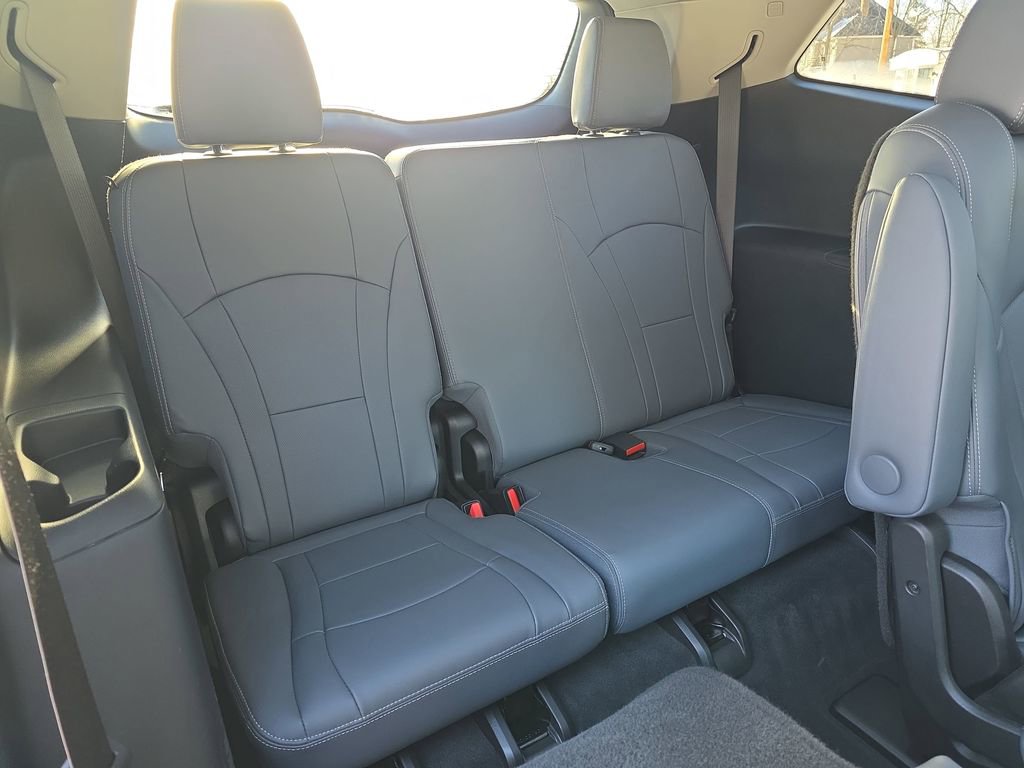 Used 2021 Buick Enclave Essence image 12