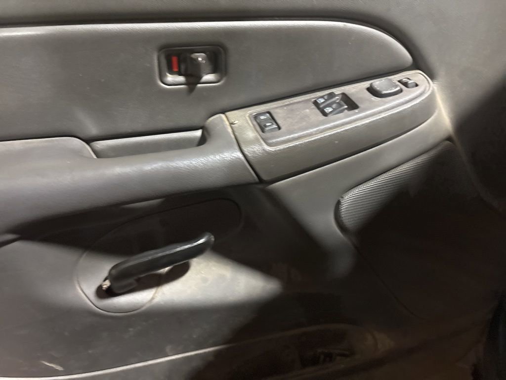 Used 2004 Chevrolet Silverado 2500 LS image 10