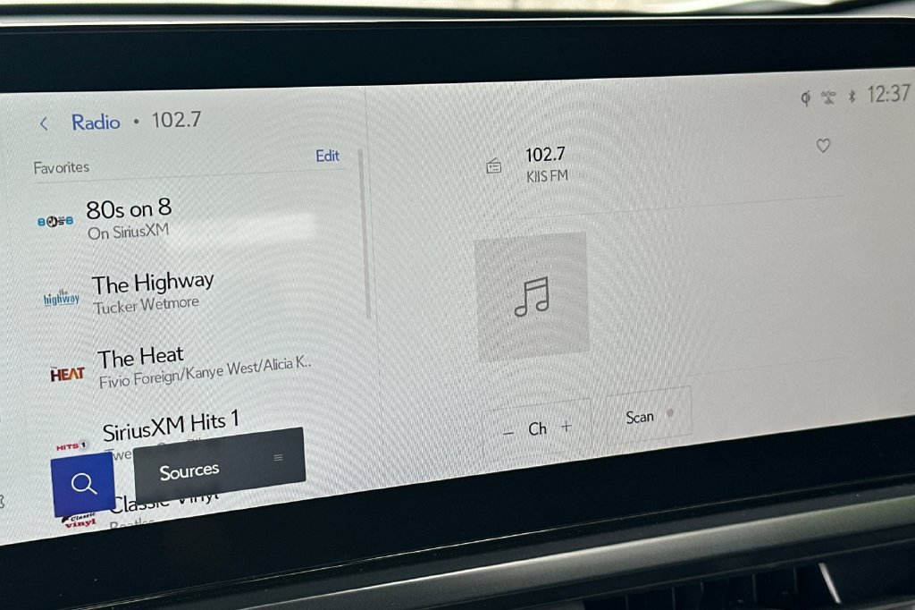 Used 2026 Lexus UX 300h FWD w/ Accessory Package (Z1) image 21