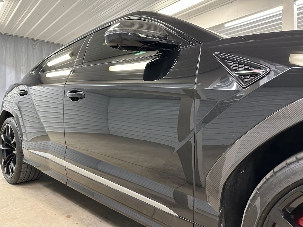 Used 2020 Lamborghini Urus image 37