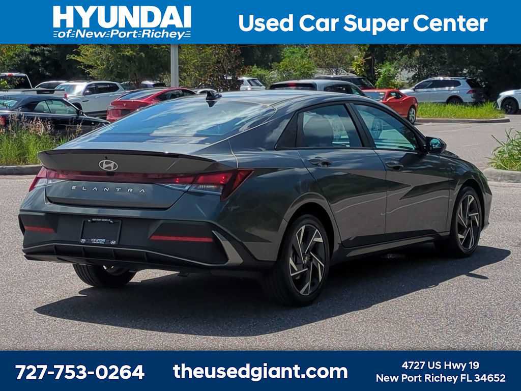 Certified 2025 Hyundai Elantra Sport FWD image 5