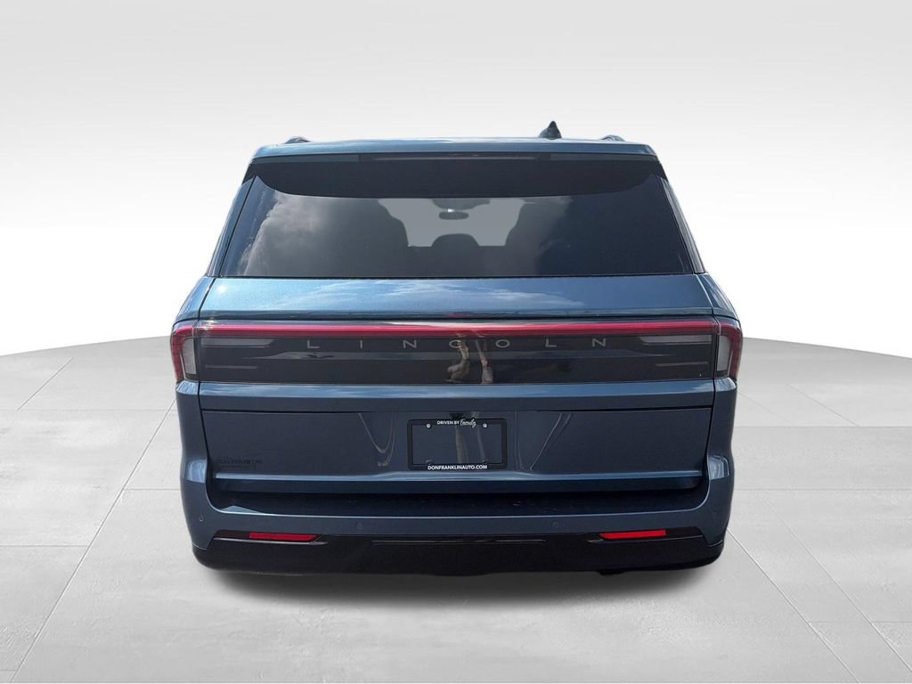 New 2027 Lincoln Navigator Reserve w/ Jet Appearance Package AWD/4WD image 4