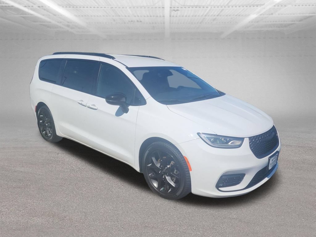 Used 2023 Chrysler Pacifica Touring-L w/ S Appearance Package FWD image 8