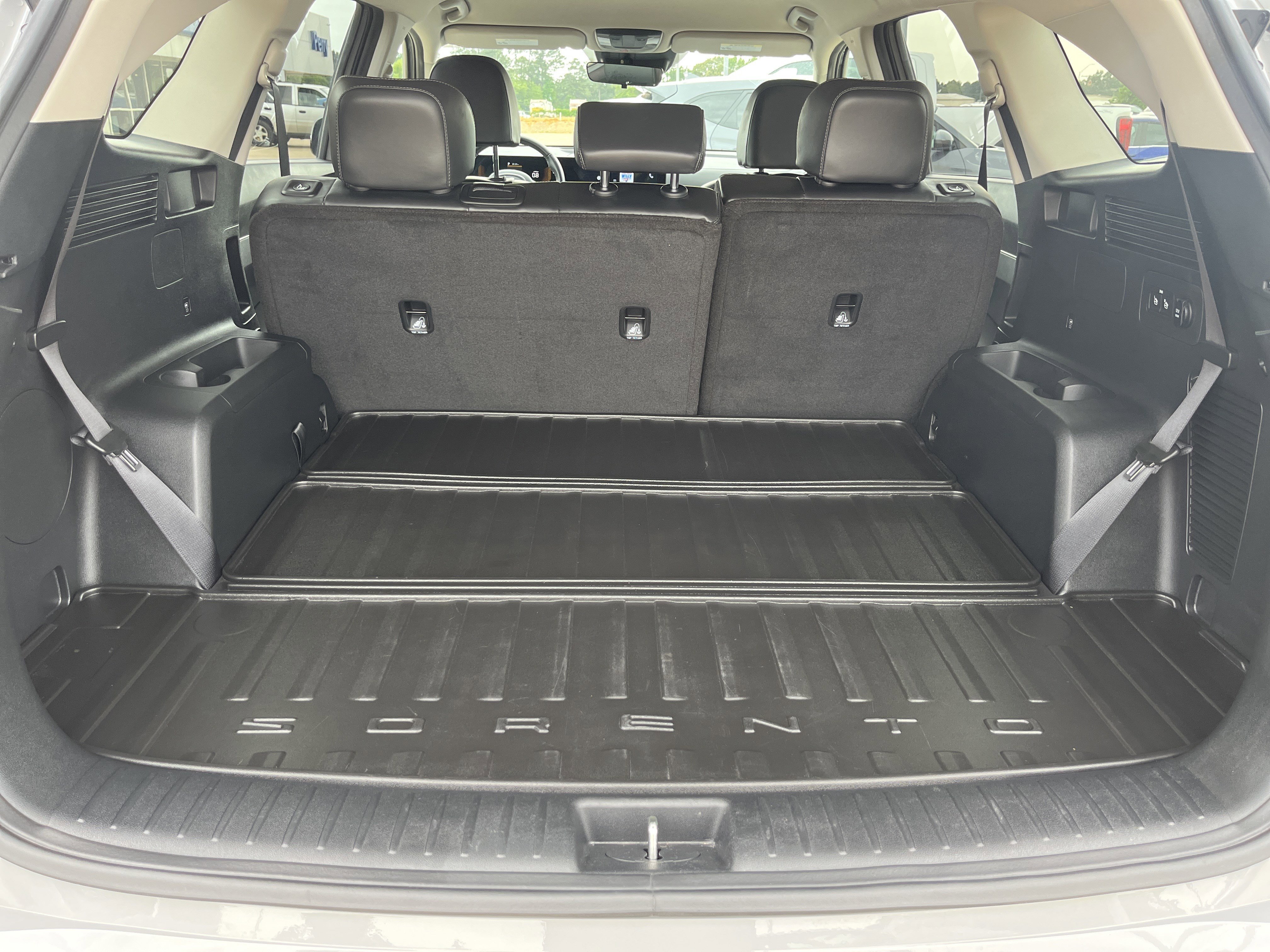 Used 2025 Kia Sorento S FWD image 13