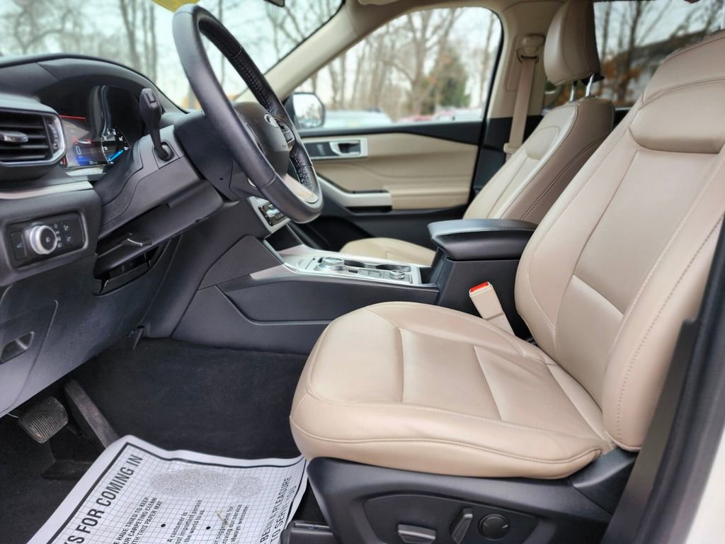Certified 2022 Ford Explorer XLT w/ Equipment Group 202A image 19