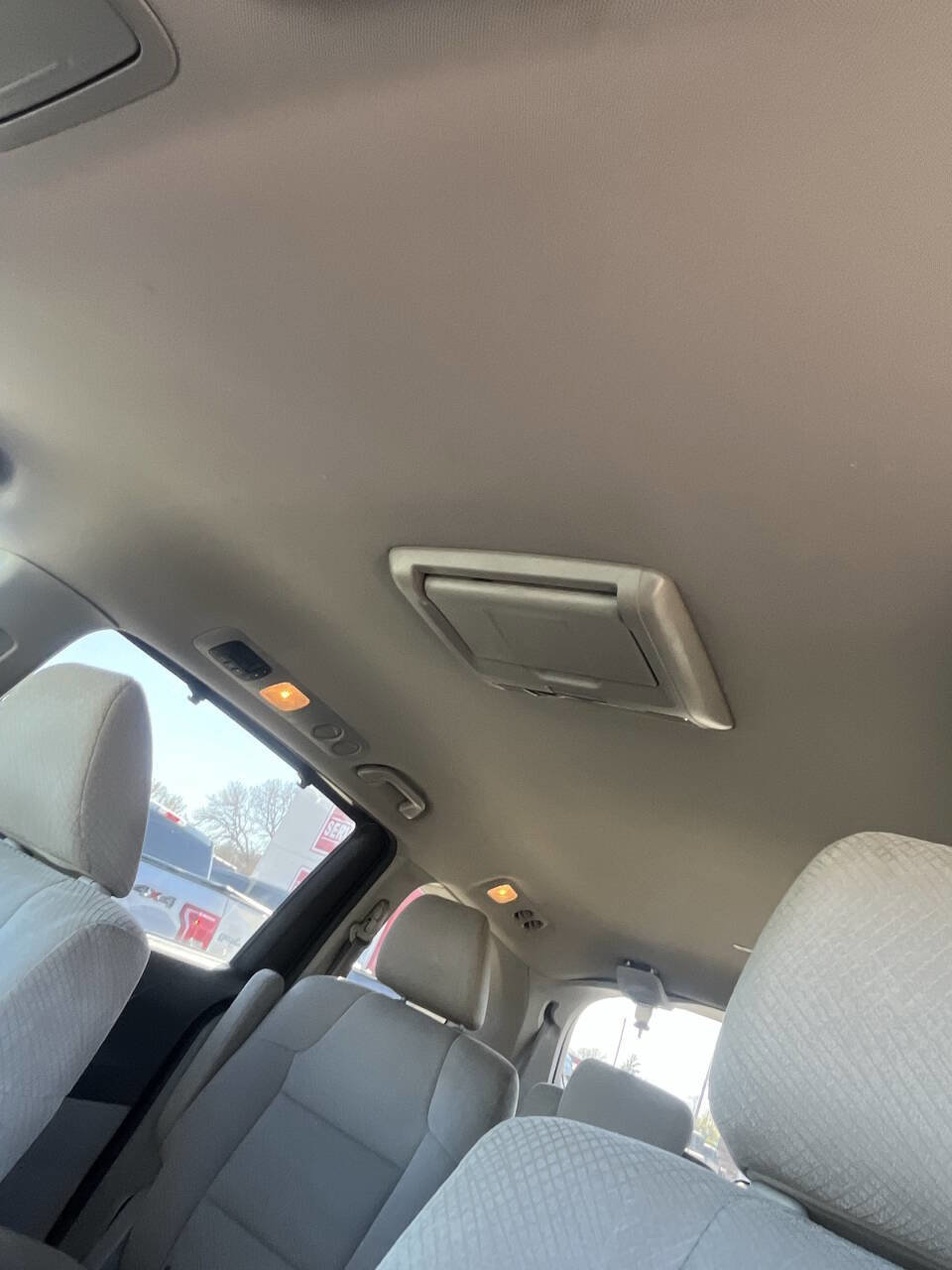 Used 2017 Honda Odyssey SE image 18