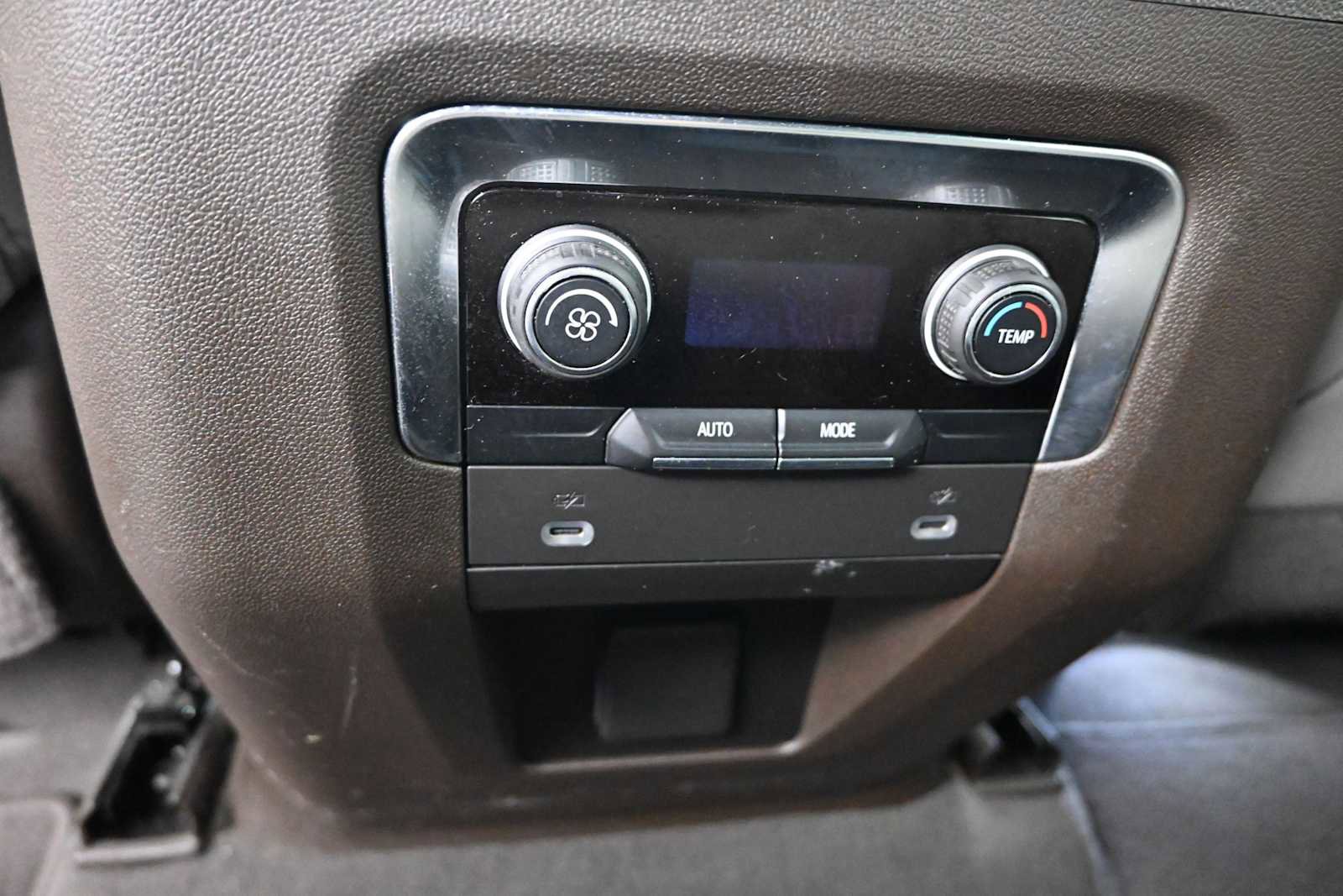 Used 2022 Chevrolet Suburban LS AWD/4WD image 23