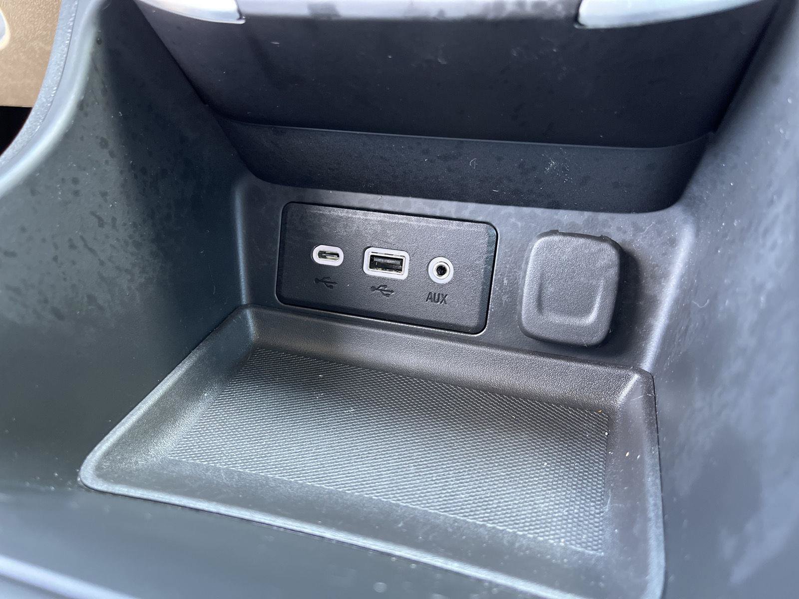 Used 2024 GMC Terrain SLE w/ Driver Convenience Package FWD image 28