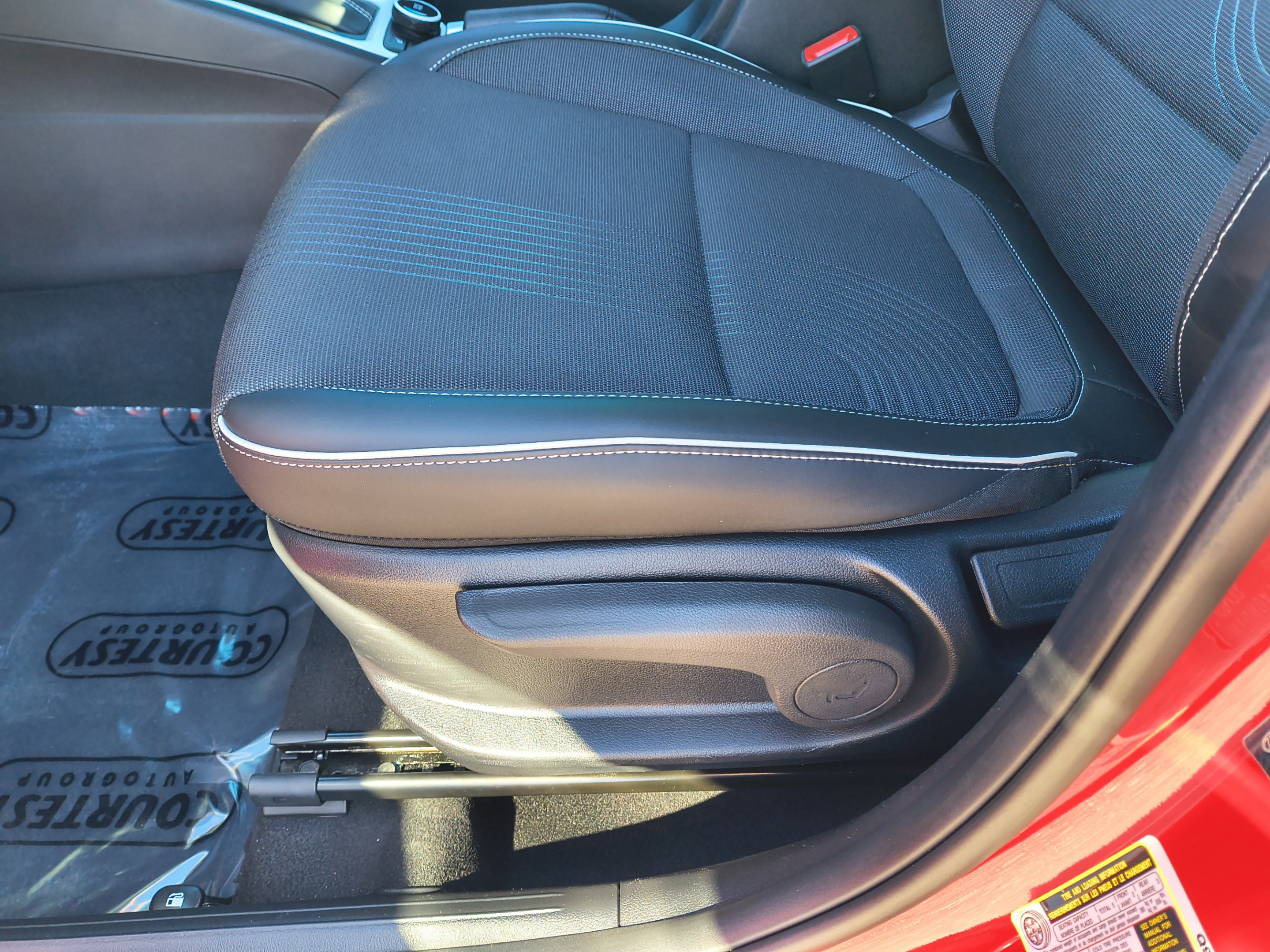 Certified 2023 Hyundai Venue Limited FWD image 18