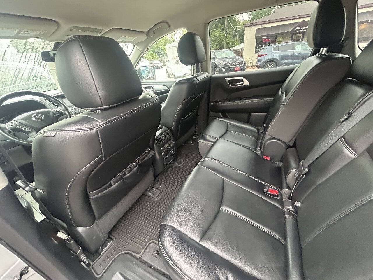 Used 2019 Nissan Pathfinder SL AWD/4WD image 7