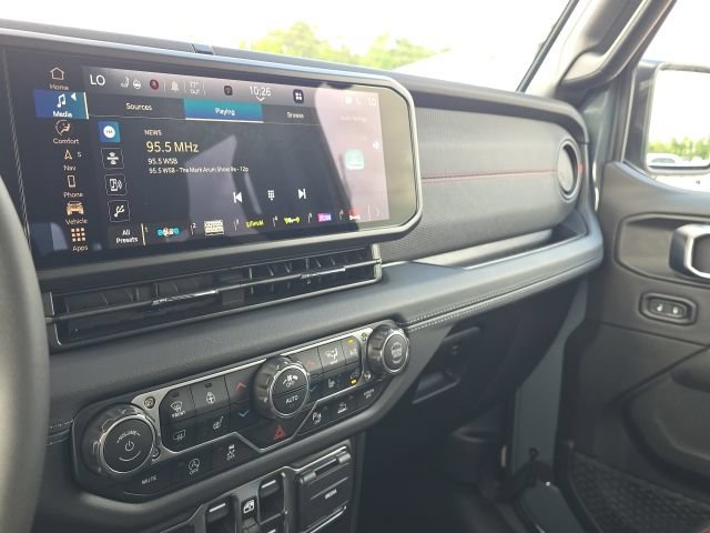 Used 2025 Jeep Gladiator Rubicon w/ Safety Group AWD/4WD image 26