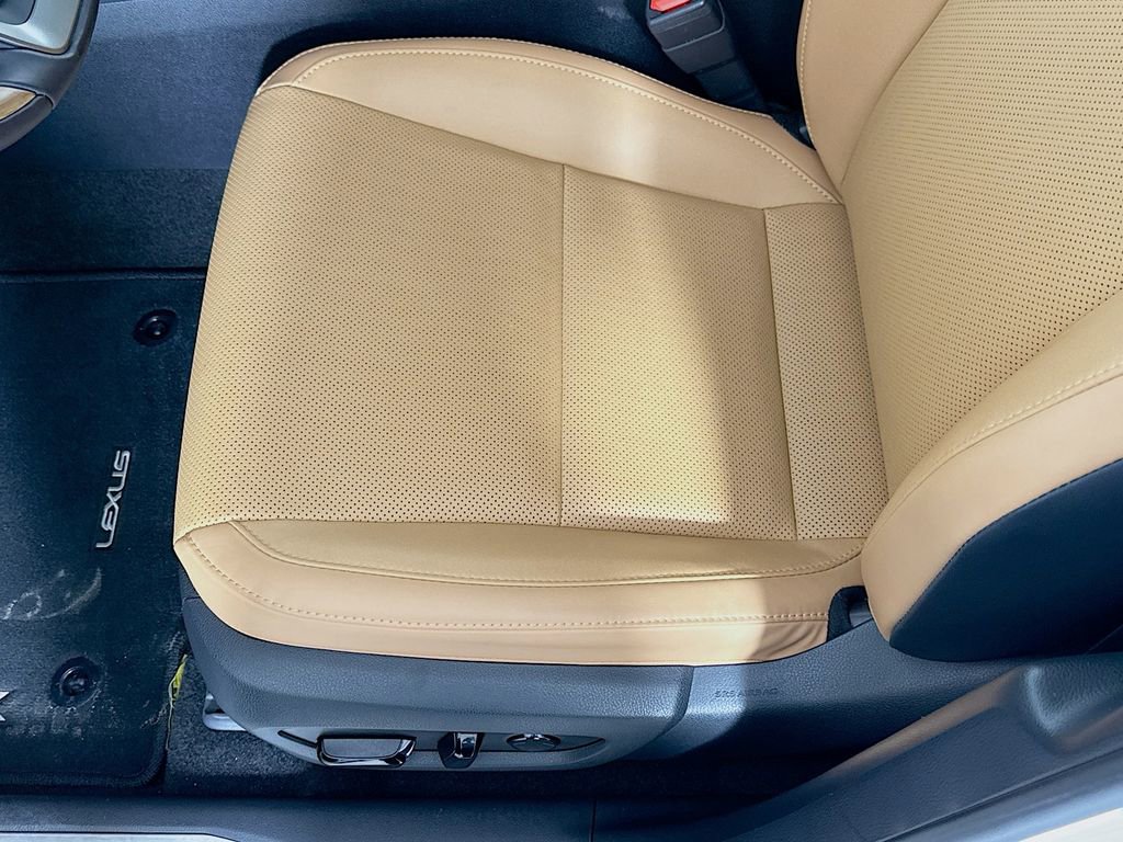 Used 2025 Lexus RX 350 Premium w/ Accessory Package (Z1) image 20