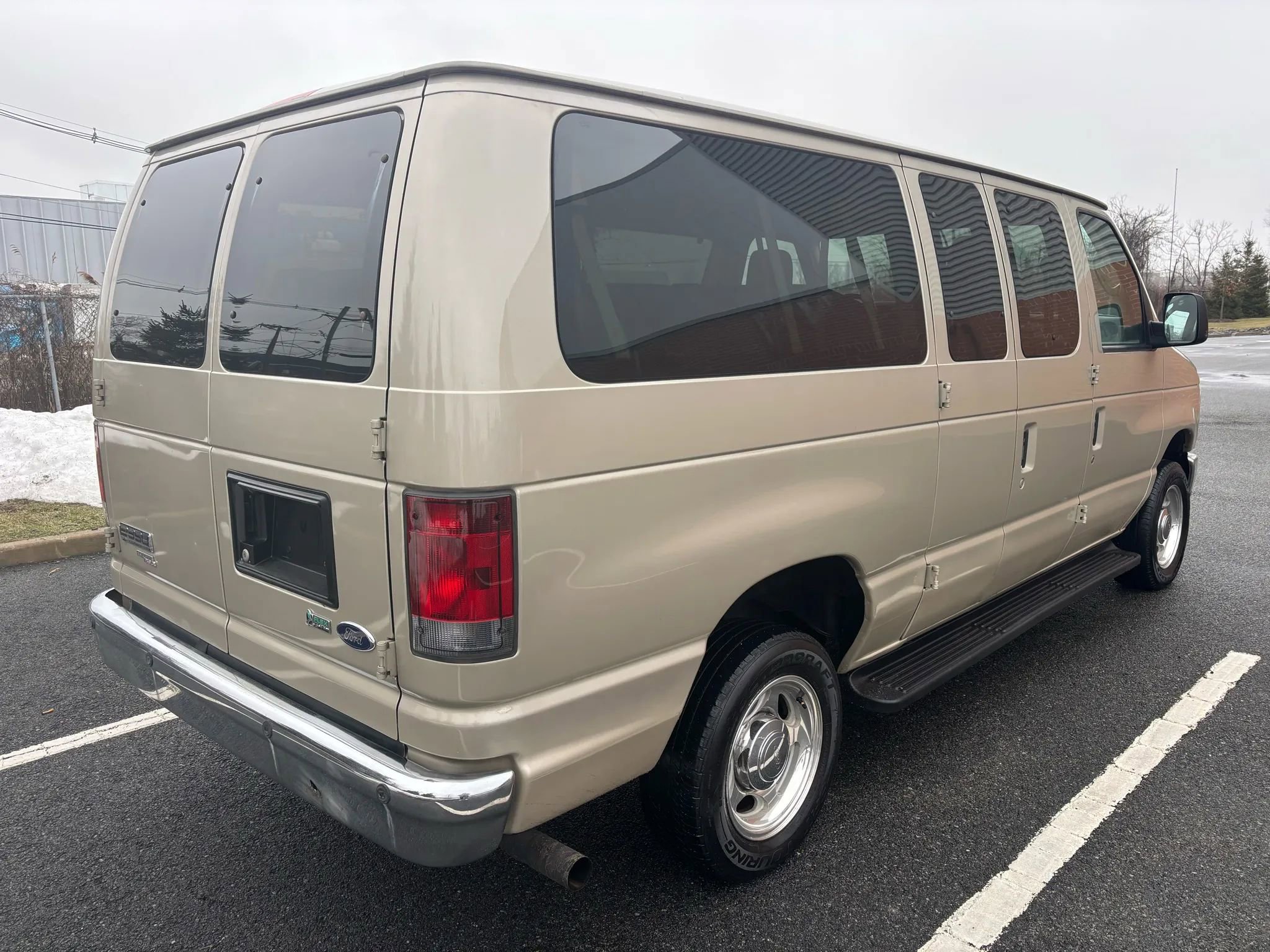 Used 2013 Ford E-350 and Econoline 350 XLT image 8