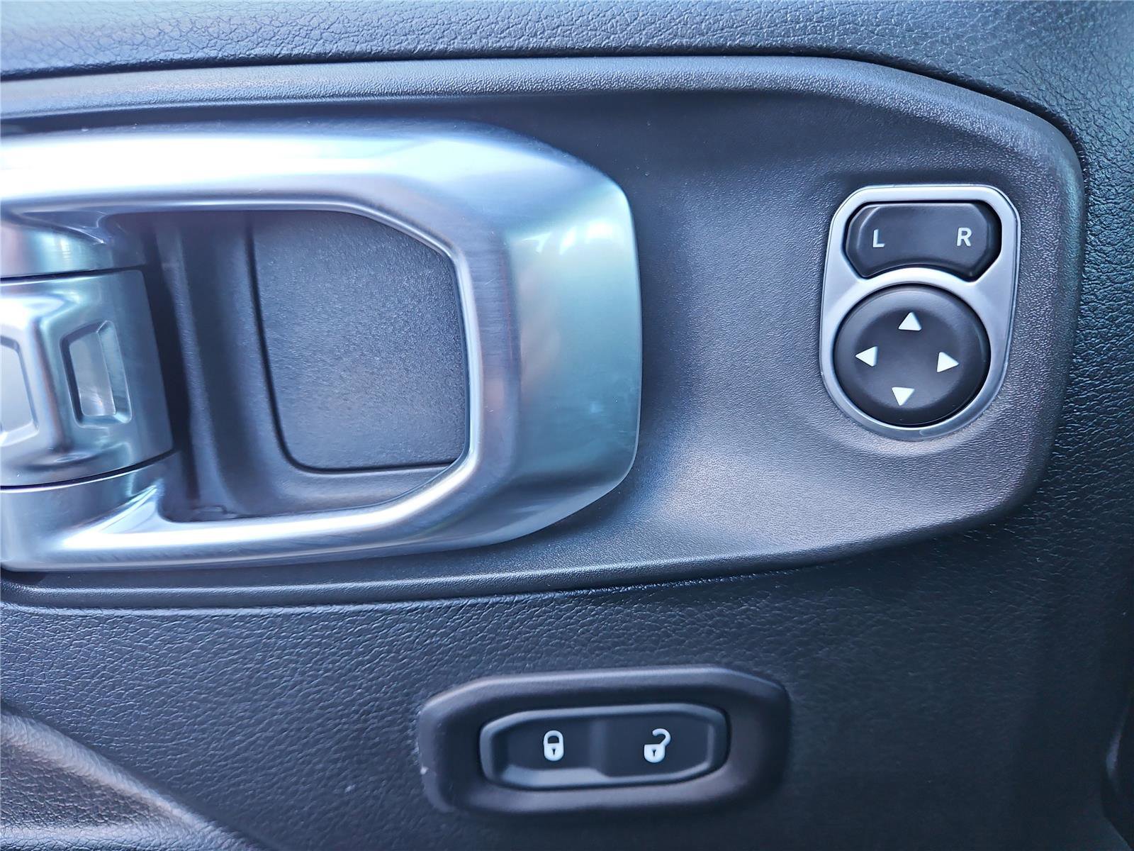 Used 2018 Jeep Wrangler Unlimited Sport S image 14