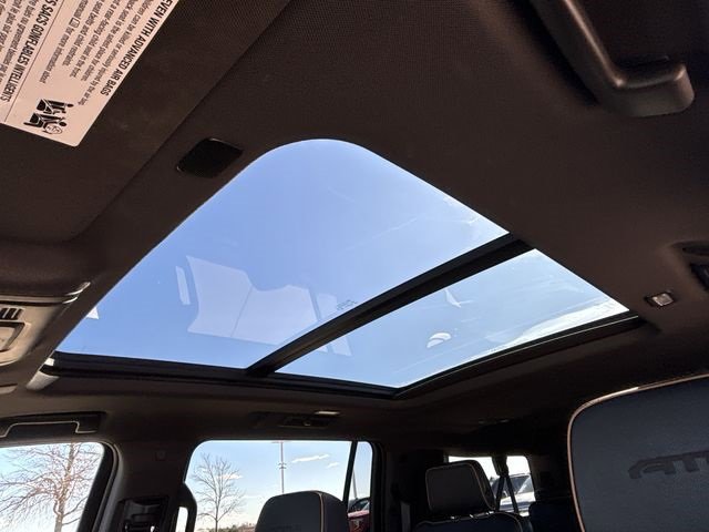 Used 2024 GMC Yukon XL AT4 w/ Technology Package image 10