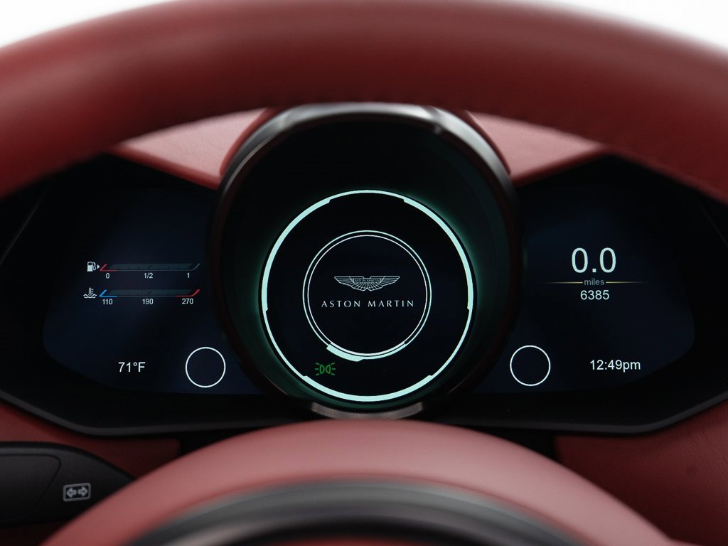 Used 2021 Aston Martin V8 Vantage Roadster image 32