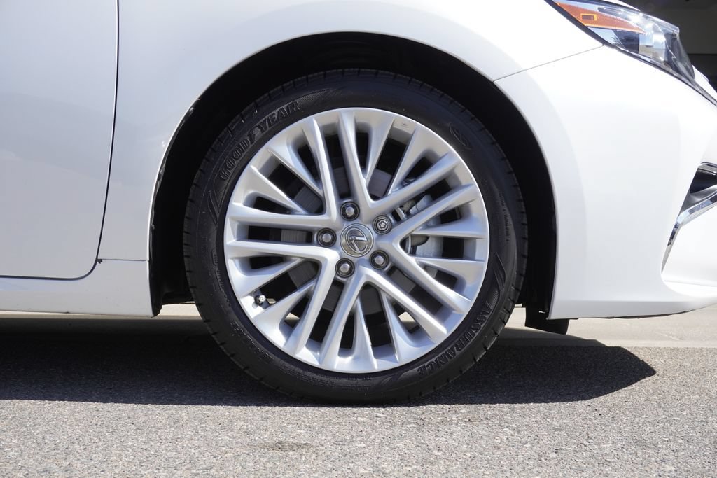 Used 2017 Lexus ES 350 w/ Luxury Package FWD image 35