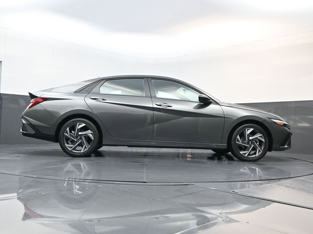 Certified 2025 Hyundai Elantra SEL image 22