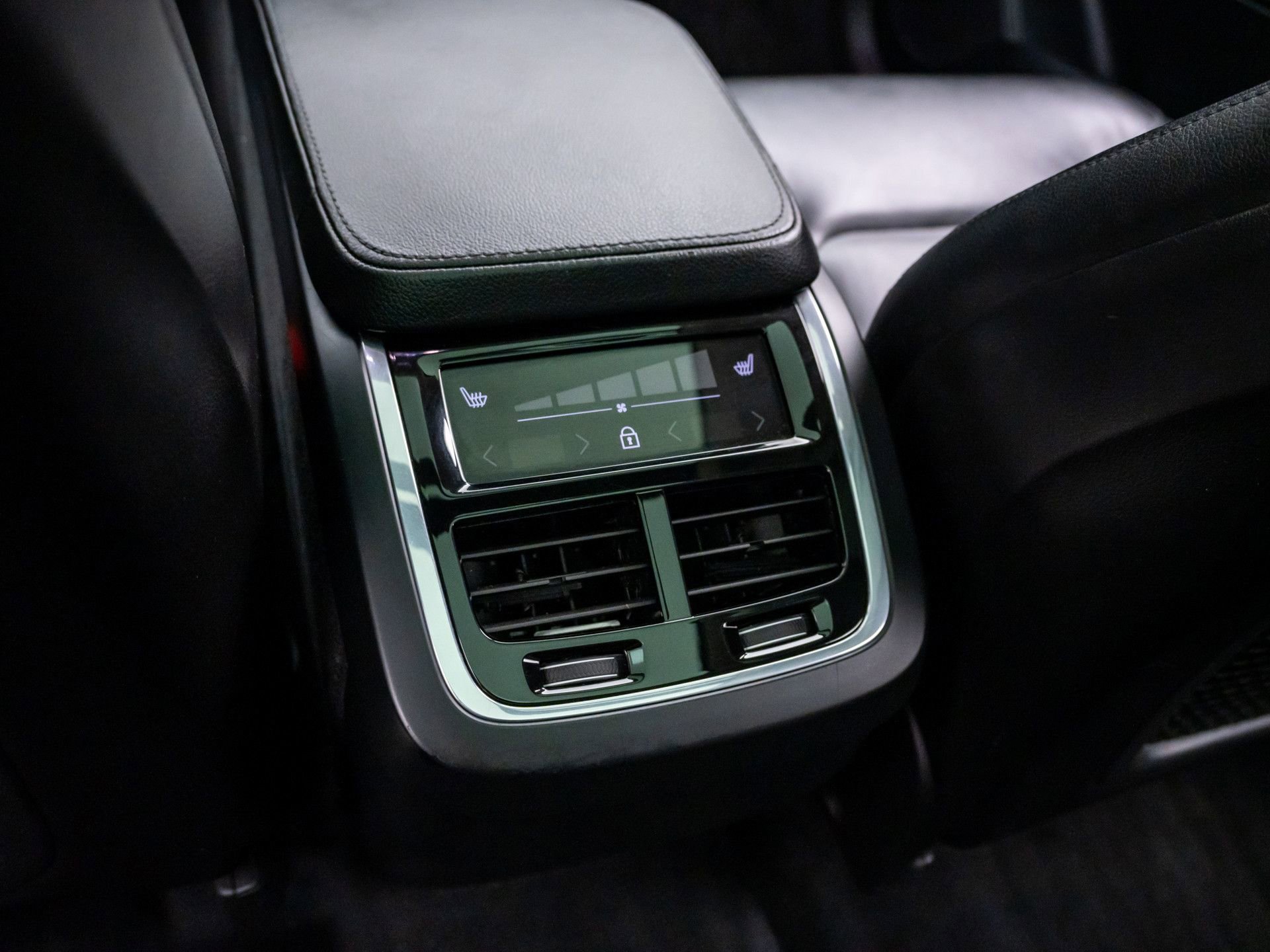 Used 2020 Volvo XC90 T5 Momentum image 19