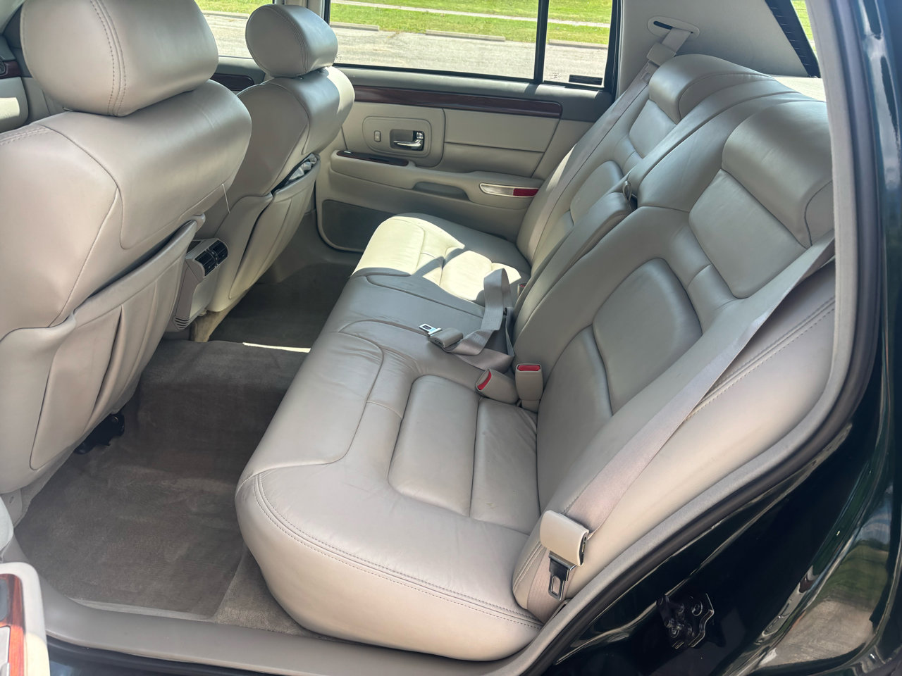 Used 1999 Cadillac De Ville Sedan w/ Comfort/Convenience Pkg image 10