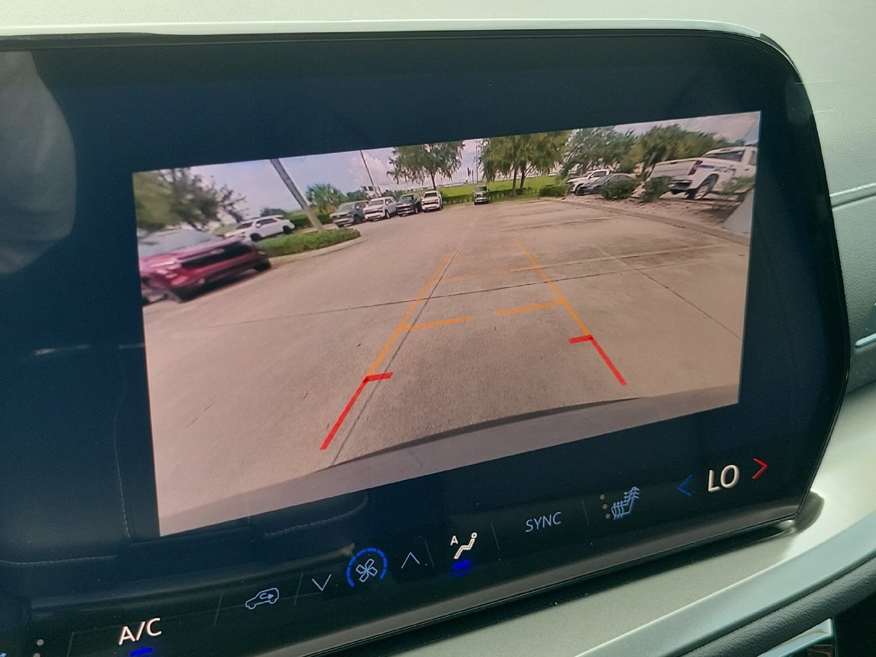 New 2027 Chevrolet Traverse LT w/ Sun and Wheel Package FWD image 24
