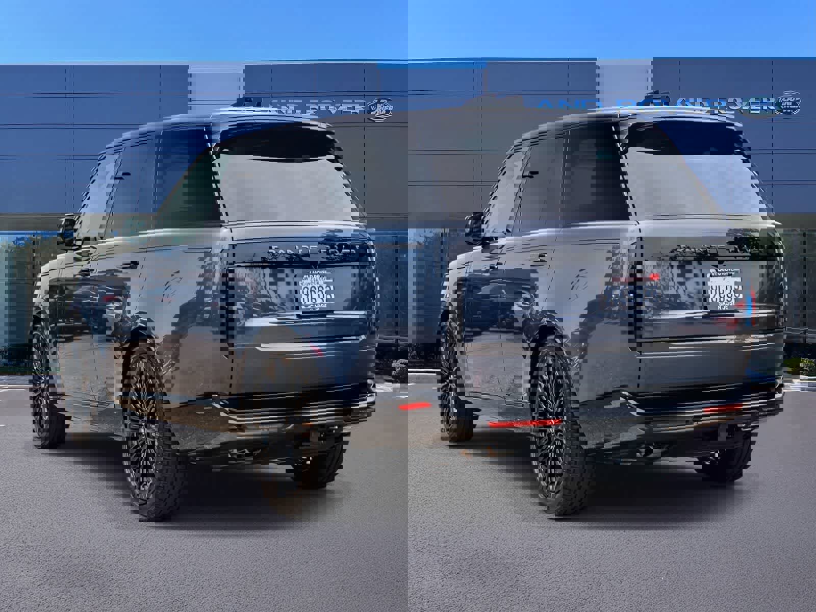 Used 2025 Land Rover Range Rover SE image 6